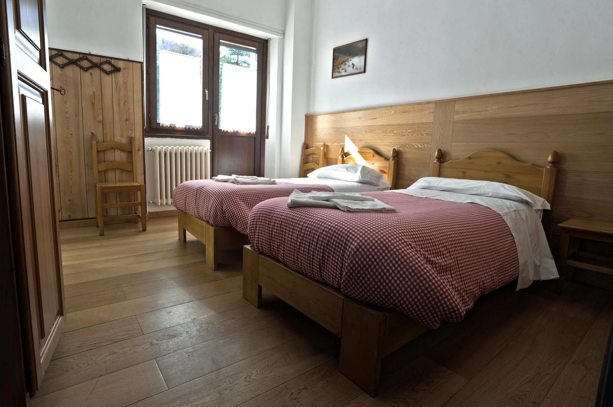 Casa San Francesco Hotel Bardonecchia Buitenkant foto