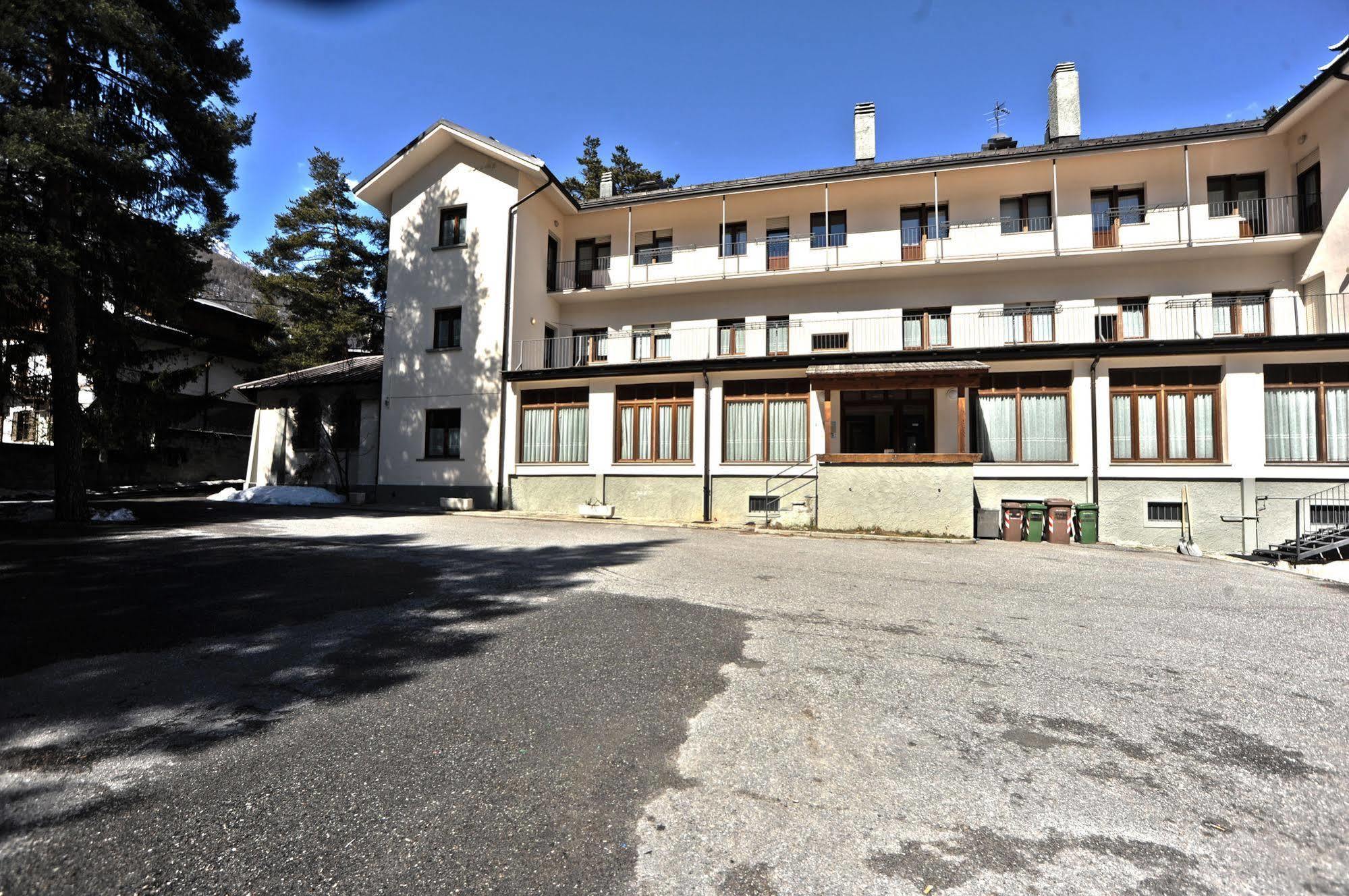 Casa San Francesco Hotel Bardonecchia Buitenkant foto